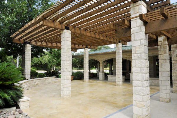 Picture of front patio.